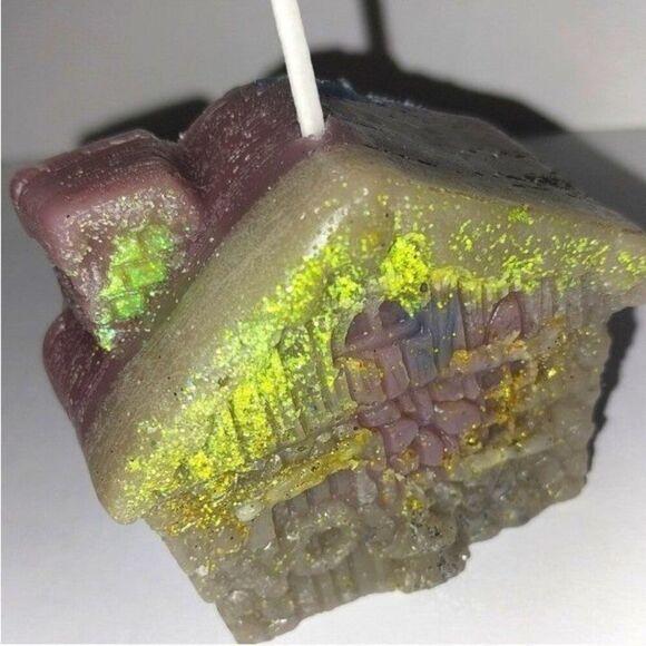 Hand crafted limited edition Gingerbread house candle - Picture 5 of 5